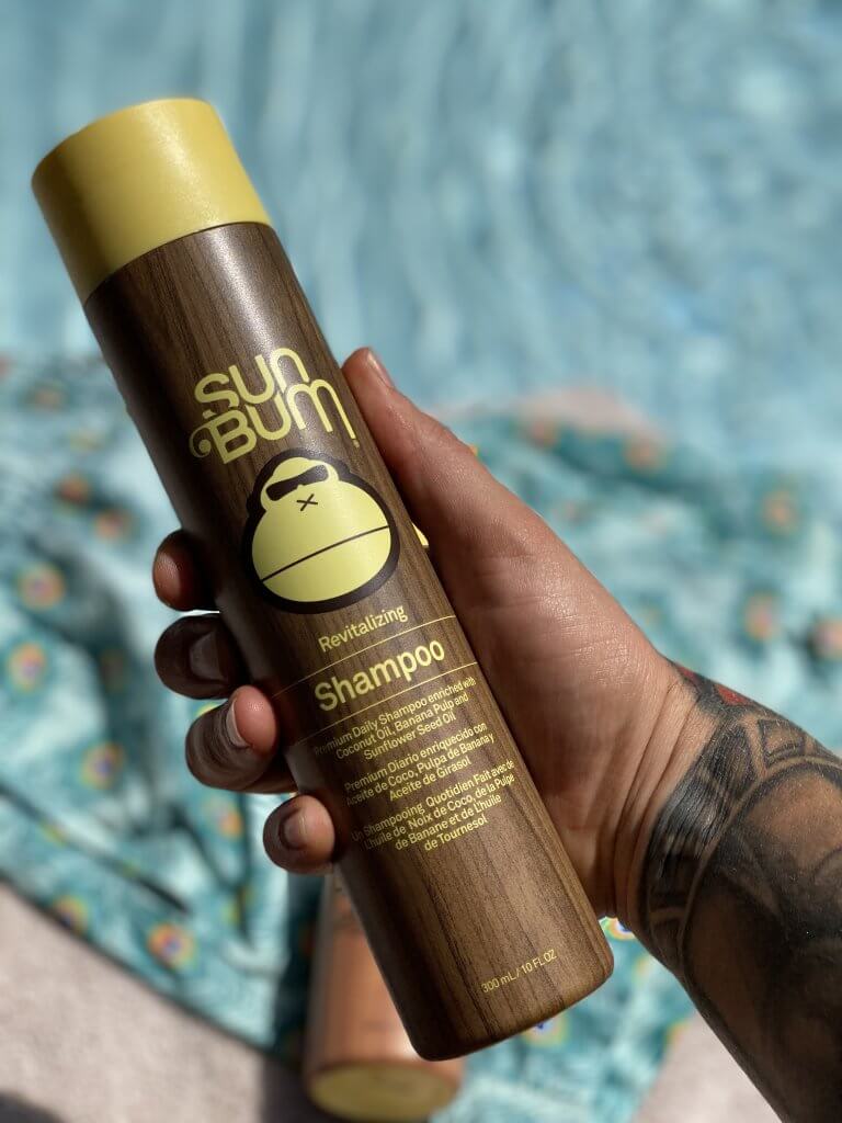 Voor je was ritueel voor mannen is de shampoo van Sun Bum heel erg fijn.