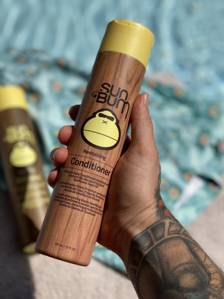 Haarwas ritueel voor mannen. Gebruik een conditioner ook voor mannen.