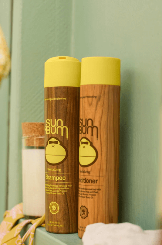 Sun Bum Revitalizing Conditioner B4men onder de douche als set met de shampoo